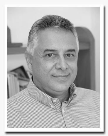 Ronaldo Siena em preto e branco